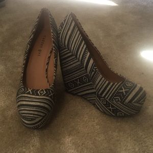 Madden Girl Wedges